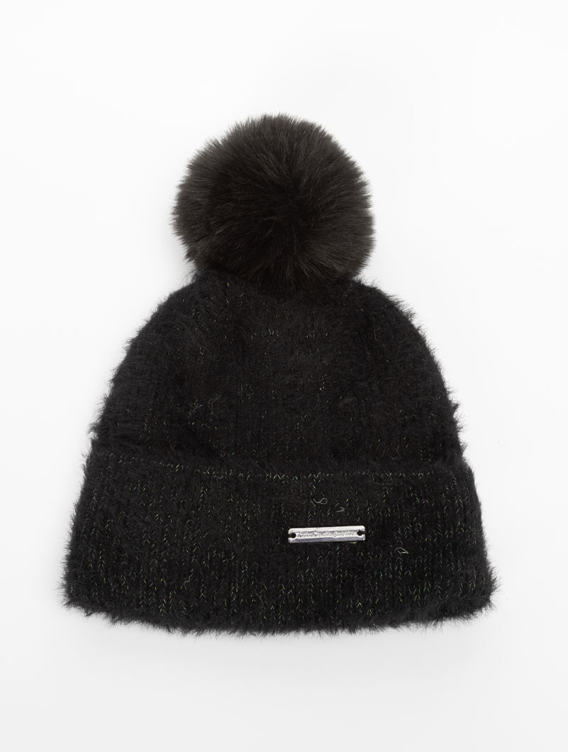 Bonnet avec étiquette en métal